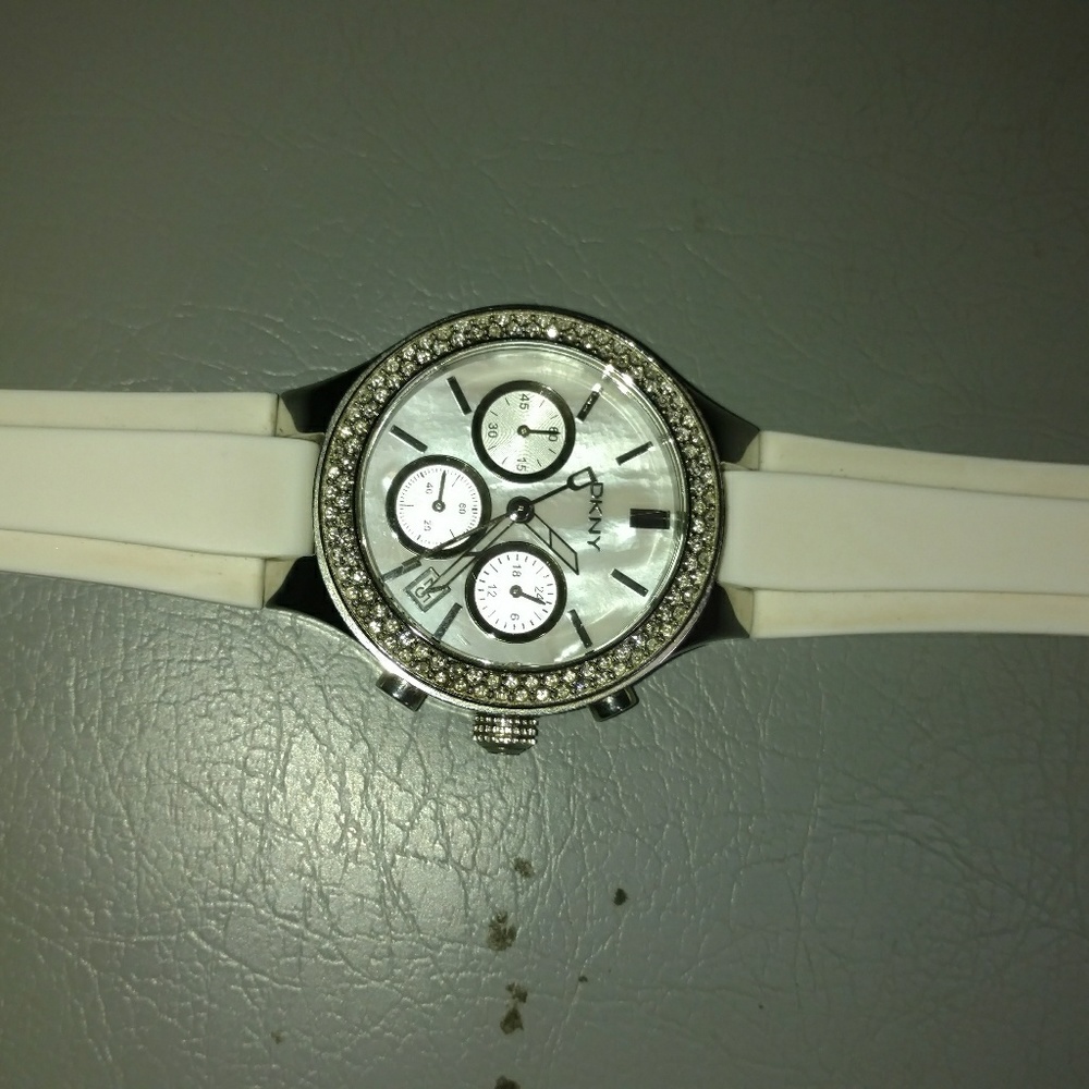 Ladies DKNY perl face, flawless